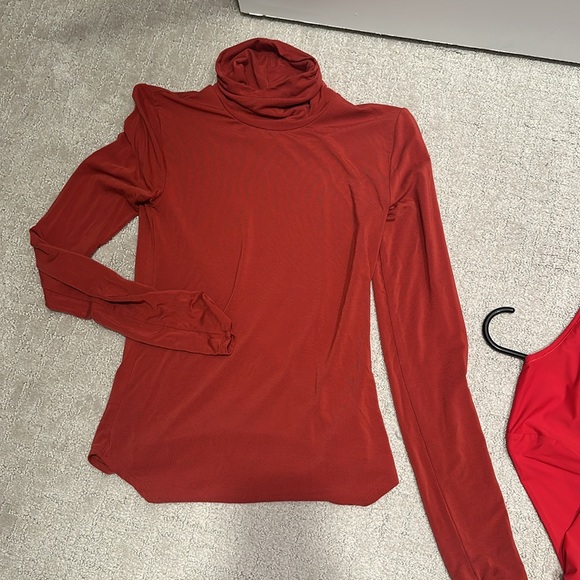 ARITIZIA Babaton size Small. Red turtle neck. Flattering & fits well even if - Picture 5 of 8